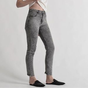 One Teaspoon Society Legend Mom
Jeans Skinny High Rise Acid Wash